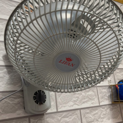 Quạt Treo Tường Tường Lồng Nhựa Lifan T-109 - Xám Trắng - Hàng chính hãng