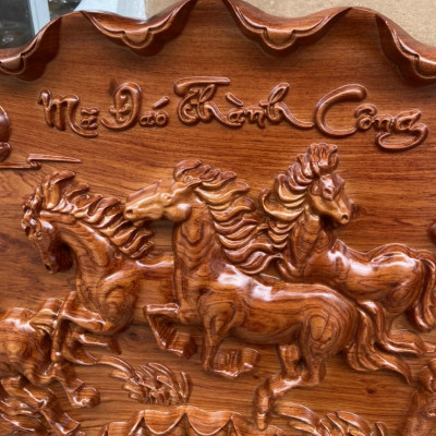 Tranh Quạt Khắc Mã Đáo Thành Công Bằng Gỗ Hương Đá Cao Cấp Thương Hiệu TOKDODO