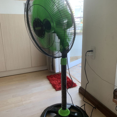 Quạt Đứng Thân Sắt F32 Senko DTS1607 - Màu ngẫu nhiên - Hàng Chính Hãng