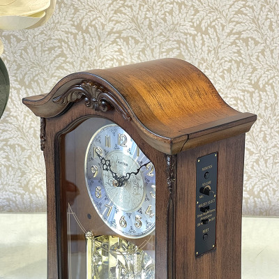 Đồng hồ Để bàn Rhythm CRH209UR06 – Kt 21.0 x 37.0 x 12.5cm, Vỏ gỗ. Dùng Pin.