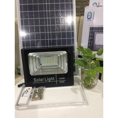 Đèn LED Pha Năng Lượng Mặt Trời 100W IP 66 25000 mAh 6.4 V