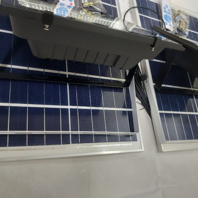 ĐÈN PHA NĂNG LƯỢNG MẶT TRỜI SOLAR LIGHT công suất 200W