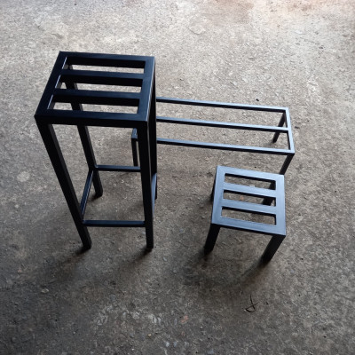 Kệ (giá) sắt để chậu hoa cây cảnh, mặt Vuông 20x20,25x25 ,30X30 cm có thanh giằng 4 chân Cao 35-40-45-50-55-60-65-70 Thép hộp 20mm ( Hàng Chính Hãng )