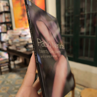 Sách - Twenty Love Poems and a Song of Despair by Pablo Neruda | Classics Poetry / Ngoại văn