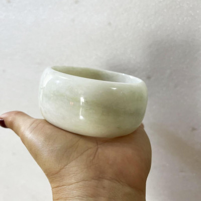 Vòng tay bạch ngọc bản cao 3 cm cho người mệnh Kim và Thủy ( đá thật của xưởng chế Tác Đá PTMN An An)