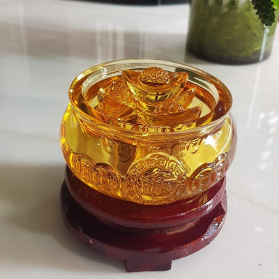 Tượng Phong Thủy Thố tụ tài mới màu vàng tài lộc 10 thỏi xiền vàng đá lưu ly tự nhiên đế gỗ size nhỏ vừa xinh đẹp đk 10cm x Cao 9cm cả đế x thố cao 5cm đặt bàn làm việc bàn thờ thần tài ạ