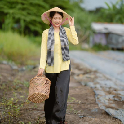 Bộ bà ba lụa vàng quần phi đen - Có bộ bà ba Bigsize- may sỉ bà ba toàn quốc - May bộ bà ba theo yêu cầu