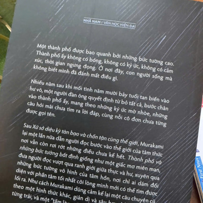 THÀNH PHỐ VÀ NHỮNG BỨC TƯỜNG BẤT ĐỊNH - Haruki Murakami – Nhã Nam Books