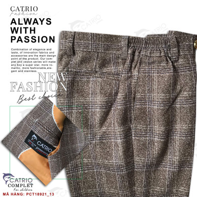 BỘ SUIT TRẺ EM CATRIO PCT18921/13 là bộ đồ vest bé trai CATRIO TỪ 2 TUỔI ĐẾN 7 TUỔI (12KG_ 28KG) gồm 3 chi tiết áo vest bé trai + quần dài bé trai+áo gilet trẻ em, vải dạ mềm mượt để bé mặc biểu diễn, dự lễ tiệc cưới hỏi tết