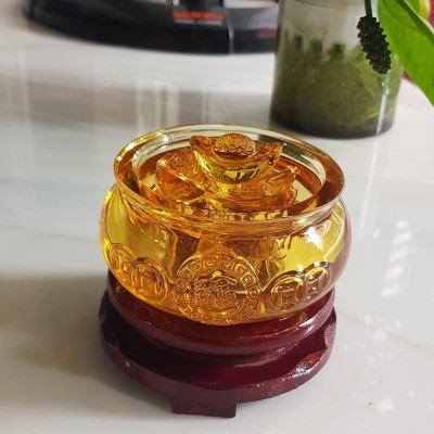 Tượng Phong Thủy Thố tụ tài mới màu vàng tài lộc 10 thỏi xiền vàng đá lưu ly tự nhiên đế gỗ size nhỏ vừa xinh đẹp đk 10cm x Cao 9cm cả đế x thố cao 5cm đặt bàn làm việc bàn thờ thần tài ạ