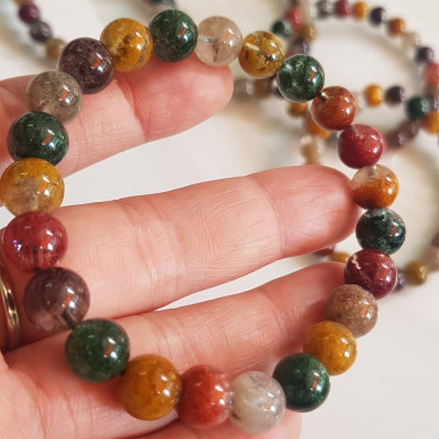 Vòng tay phong thuỷ may mắn đá Thạch anh Ưu linh đa sắc Size hạt 8mm đá Ưu linh đẹp sang trọng của đá thạch anh tự nhiên đa sắc giúp xua tan mệt mỏi, đem đến năng lượng tích cực may mắn tài lộc cho gia chủ ,tăng sự quyến rũ sang trọng cho phái đẹp ạ