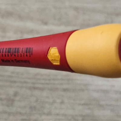 Tua vit cách điện đầu dẹp Wiha 42374 (1.5 x 50 x 152)