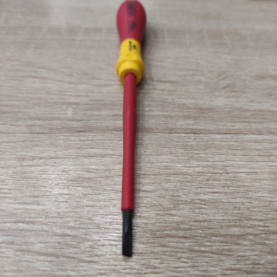 Tua vít cách điện đầu dẹp Wiha 00822 (3.5 x 100 x 204)