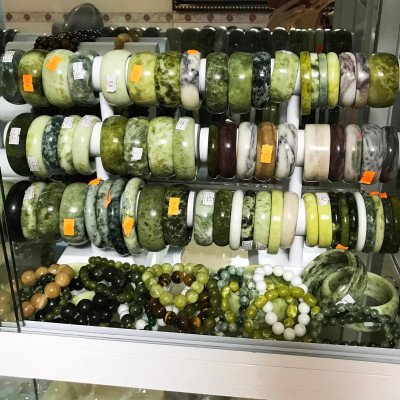 Vòng tay cẩm thạch nam màu vàng bản 2.2cm size 6.6cm cho người mệnh Thủy và Kim. VONGNGOCcom.6.6cm