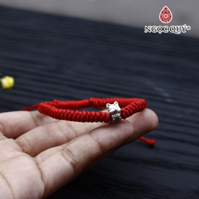 Vòng tay thắt dây đỏ phối charm hồ ly bạc trắng - Ngọc Quý Gemstones