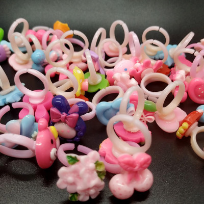 Combo 10 nhẫn nhựa cho bé gái dễ thương và xinh xắn (Giao mẫu ngẫu nhiên)