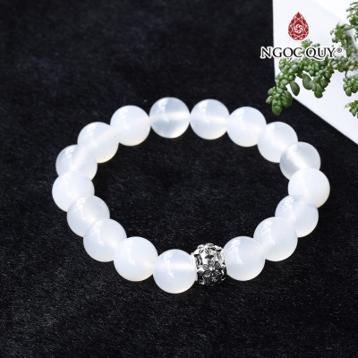 Vòng mã não trắng 12mm phối charm bạc mệnh thủy kim - Ngọc Quý Gemstones