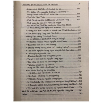Sách - Con đường giải mã Văn học trung đại Việt Nam