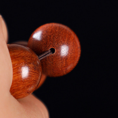 Combo Vòng đeo tay phong Thủy Gỗ Đàn Hương Đỏ Tự Nhiên Brasil, Kèm hộp đựng lót lụa vàng