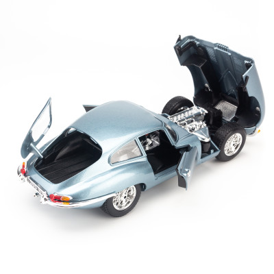 Mô Hình Xe Jaguar E-Type Coupe Silver/Blue 1:18 Bburago - MH-18-12044