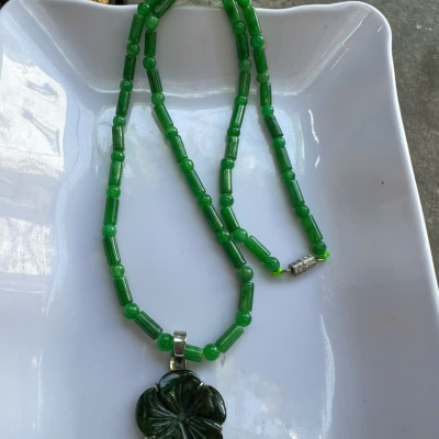 Bộ Dây Chuyền Trang Sức Sợi Trúc Kiểu Xanh Phối Mặt Bông Hoa Mai Đá Cẩm Thạch Tự Nhiên Xanh Ngọc Tự Nhiên Đậm Đẹp Nữ đeo lên cổ đẹp sang quà tặng Mẹ tặng vợ người thân ý nghĩa ạ