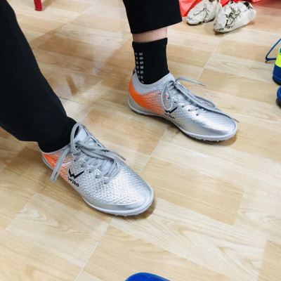 Giày bóng đá phủi chất lượng cao  2022-2023