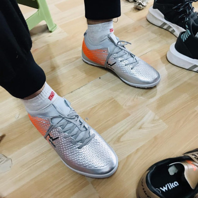 Mẫu giày thể thao đá banh cao cấp WWkia Flash Bạc