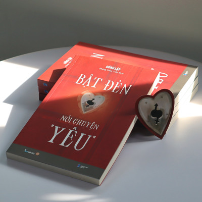 Bật Đèn Nói Chuyện “Yêu