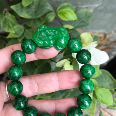 VÒNG TAY ĐÁ CẨM THẠCH TỲ HƯU  SIZE 12MM AC MỆNH MỘC HOẢ ĐEO  MÀU XANH CẨM THẠCH ĐẬM ĐẸP Ạ