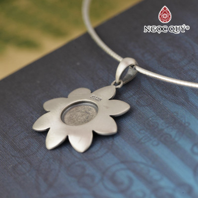 Charm treo hoa khắc chú bát nhã - Ngọc Quý Gemstones