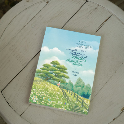 Sách - Giữa Mênh Mông Cuộc Đời, Tôi Lạc Mất Thanh Xuân