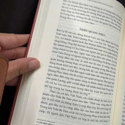 VIỆT NAM THỜI DỰNG NƯỚC - Bìa cứng - Keith Weller Taylor - Thiếu Khanh dịch - Nhã Nam