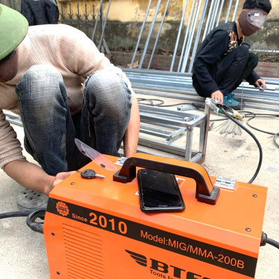 Máy hàn MIG 2 chức năng không dùng khí BTEC MIG/MMA 200B ( mig và que, sử dụng cuộn dây hàn 5kg)- Hàng chính hãng