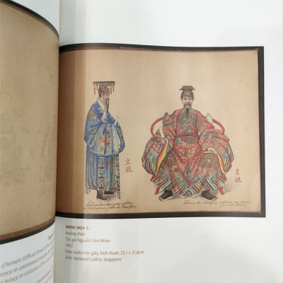 Nghệ Thuật Minh Họa Áo Mũ Thời Nguyễn Thế Kỷ XX - APL