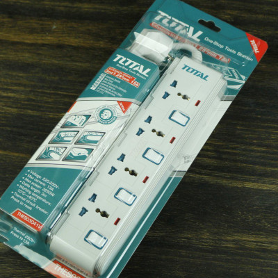 Ổ CẤM ĐIỆN 3 CHẤU CÓ ĐÈN BÁO 13A TOTAL THES03041V - HÀNG CHÍNH HÃNG