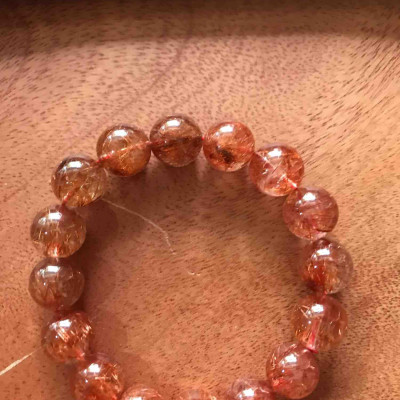 CHIẾC VÒNG THẠCH ANH TÓC ĐỎ CAO CẤP 14ly NAM MỆNH HOẢ THỔ ĐÁ THIÊN NHIÊN BẮT ÁNH KIM RẤT MẠNH