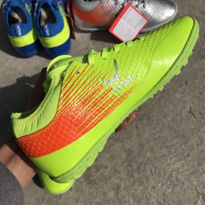 Mẫu giày bóng đá  cao cấp dành cho ae sân phủi Wiiiiika Flash xanh chuối cao cấp 2022