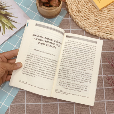 Sách Chạm Vào Hạnh Phúc: 100 Câu Chuyện Khiến Bạn Mỉm Cười Mỗi Ngày