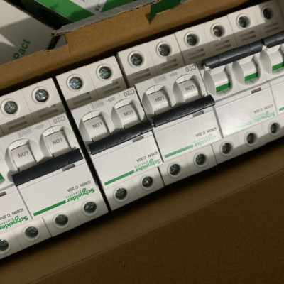 Aptomat MCB A9F74220 Schneider 2P 20A Chính hãng