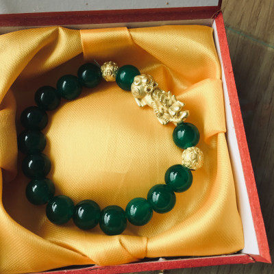 Combo Vòng Đeo Tay phong thủy đá núi lửa, đính Tì Hưu mạ Vàng 24K, Kèm hộp đựng lót lụa vàng.