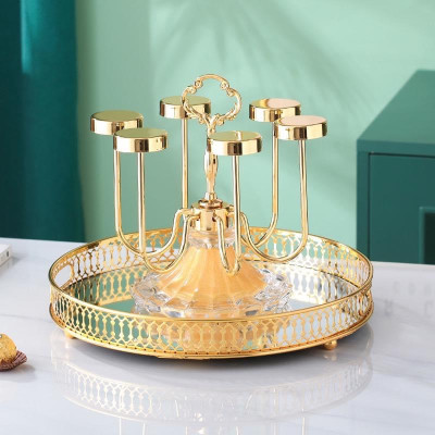 GIÁ ÚP LY CỐC XOAY 360 ĐỘ CHẤT LIỆU KIM LOẠI MẠ VÀNG CHÂN ĐẾ PHA LÊ ÁNH KIM SANG TRỌNG- VD93