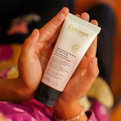 Sáp dưỡng ẩm đa năng sen Hậu Giang Cocoon Lotus multi-purpose balm - Hàng chính hãng