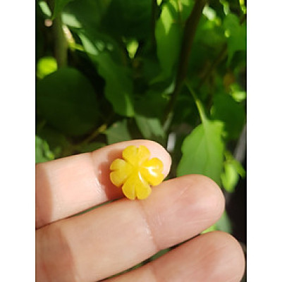 Trang sức phối vòng tay Bông Hoa Cỏ 4 Lá Đá cẩm thạch VÀNG ANH ĐẬM đẹp Size bông 14mm x 6mm x lỗ đk 2mm Nữ mệnh Kim Thổ Thủy phối với Vòng đeo tay, làm mặt dây chuyền, mặt nhẫn đeo ạ