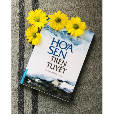 Sách - HOA SEN TRÊN TUYẾT - First News