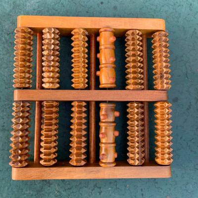 BÀN LĂN MASSAGE (CHÂN / TAY) BẰNG GỖ BÁCH XANH - MH866 (5 trục gai, 1 nút) Giúp lưu thông máu - thư giãn - Chăm sóc sức khỏe