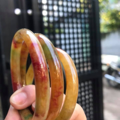 VÒNG CẨM THẠCH TỨ QUÝ NI 52MM MỚI ĐẸP  MÀU  TỨ QUÝ NỮ 50KG ĐẾN 62KG