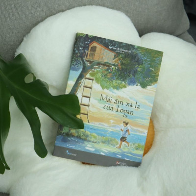 Sách - Mái Ấm Xa Lạ Của Logan - AZ Việt Nam