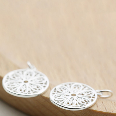 Combo 2 cái charm bạc hình tròn họa tiết bông hoa treo - Ngọc Quý Gemstones