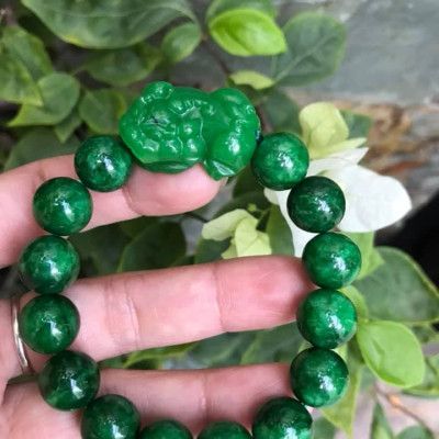 VÒNG TAY ĐÁ CẨM THẠCH TỲ HƯU  SIZE 12MM AC MỆNH MỘC HOẢ ĐEO  MÀU XANH CẨM THẠCH ĐẬM ĐẸP Ạ