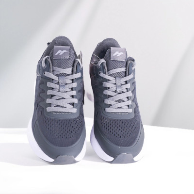 Giày thể thao Biti